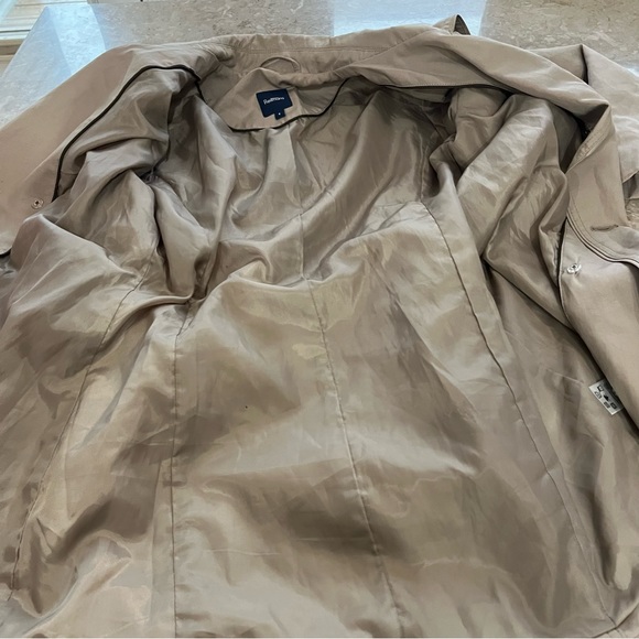 Reitmans beige color belted coat size 5 - Picture 10 of 10